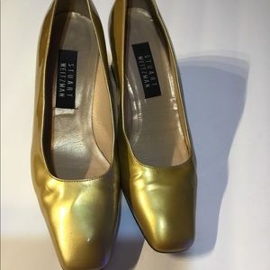 Vtg Stuart Weitzman muted brushed gold block heels